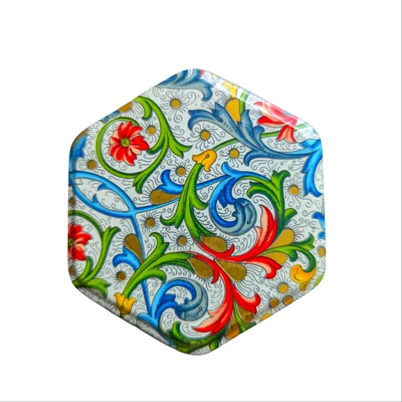 ❤ $10 or FREE with Purchase - Made in England - Elite Brand Vintage Tin - Picture 2 of 4